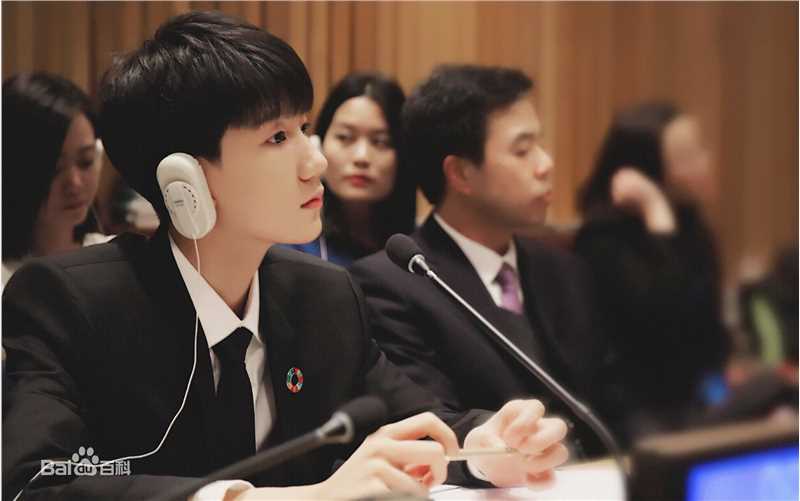 王源(Roy)完美精致侧颜前后照片