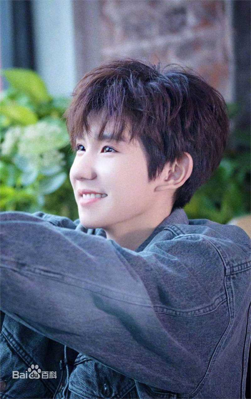 王源(Roy)完美精致侧颜前后照片