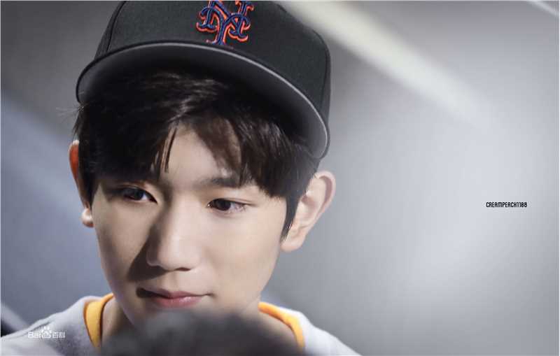 王源(Roy)活动素颜照相册