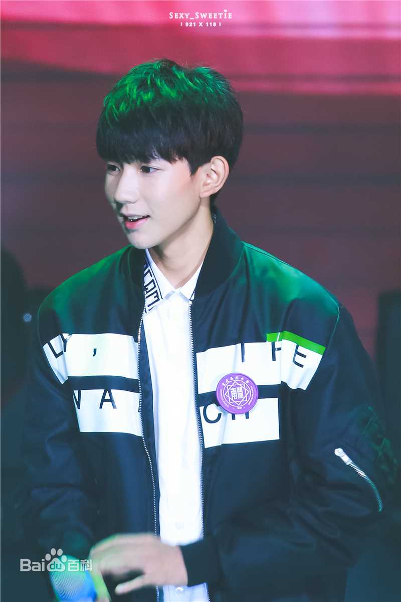 王源(Roy)活动素颜照相册