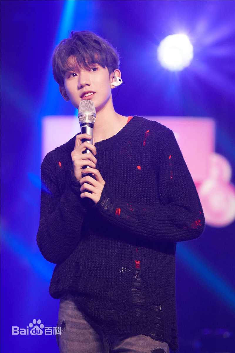 王源(Roy)综艺节目性感图片图集