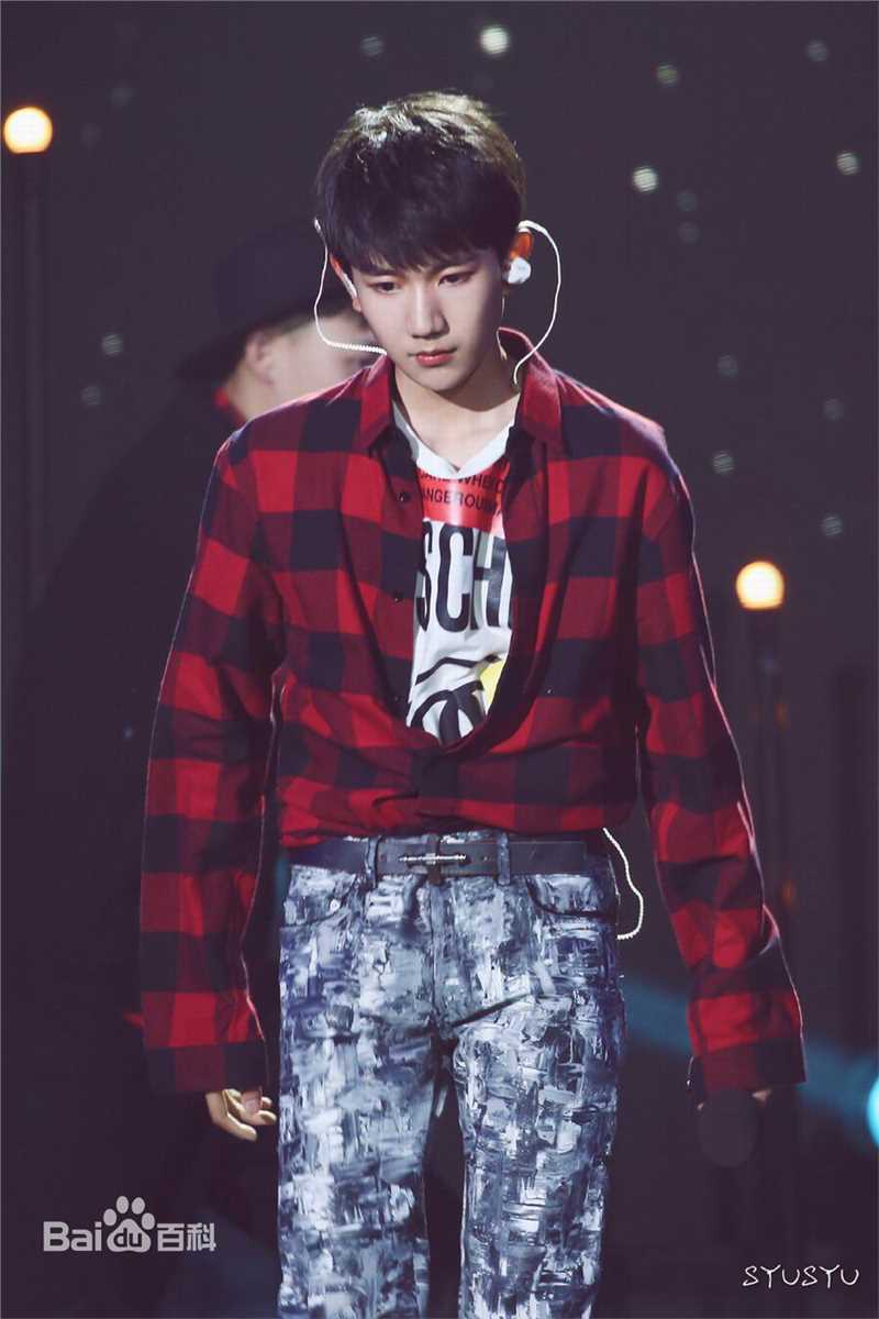 王源(Roy)生日会性感图片图集