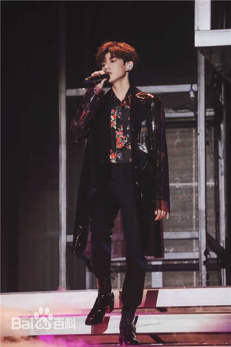 王源(Roy)生日会性感图片图集