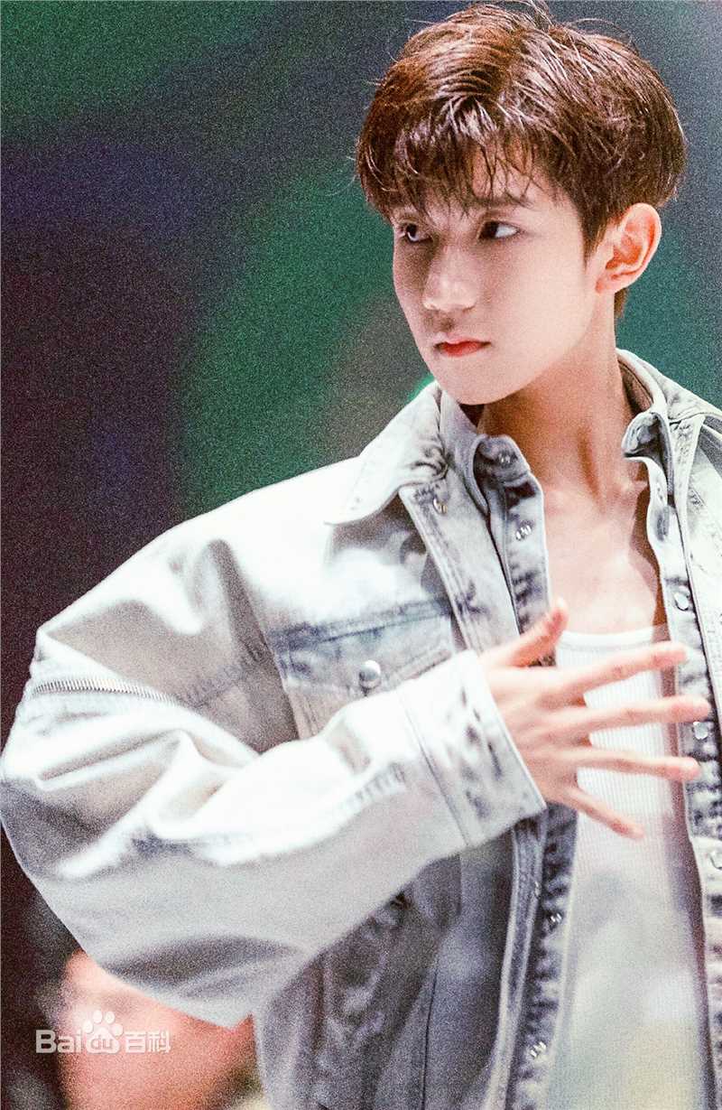 王源(Roy)生日会性感图片图集