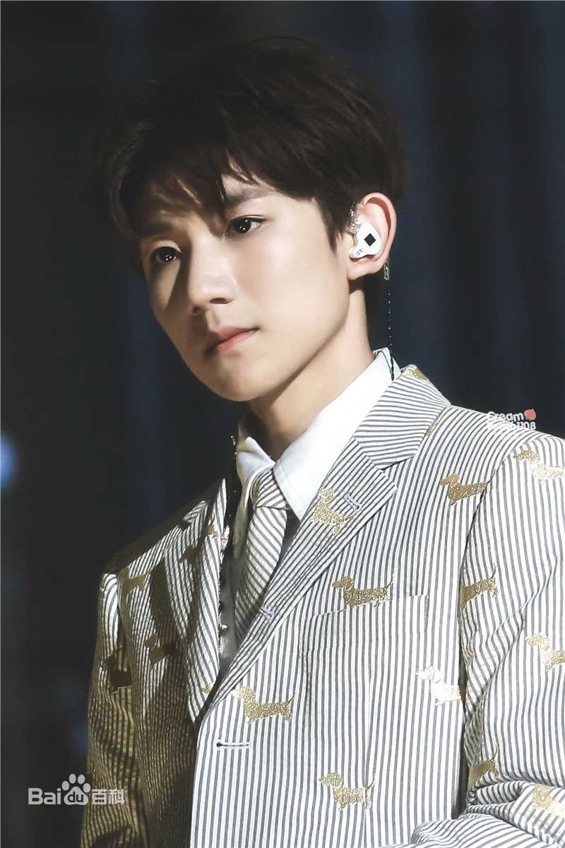 王源(Roy)生日会性感图片图集