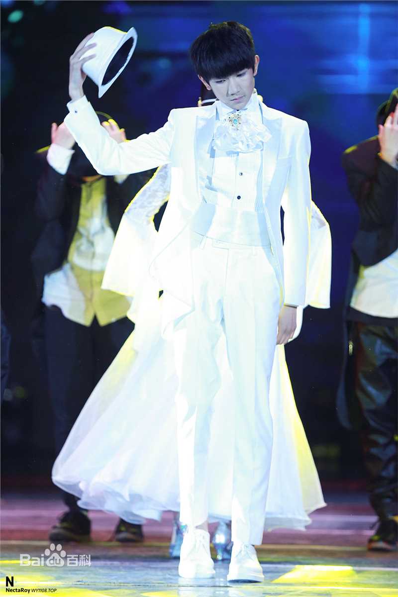 王源(Roy)生日会性感图片图集