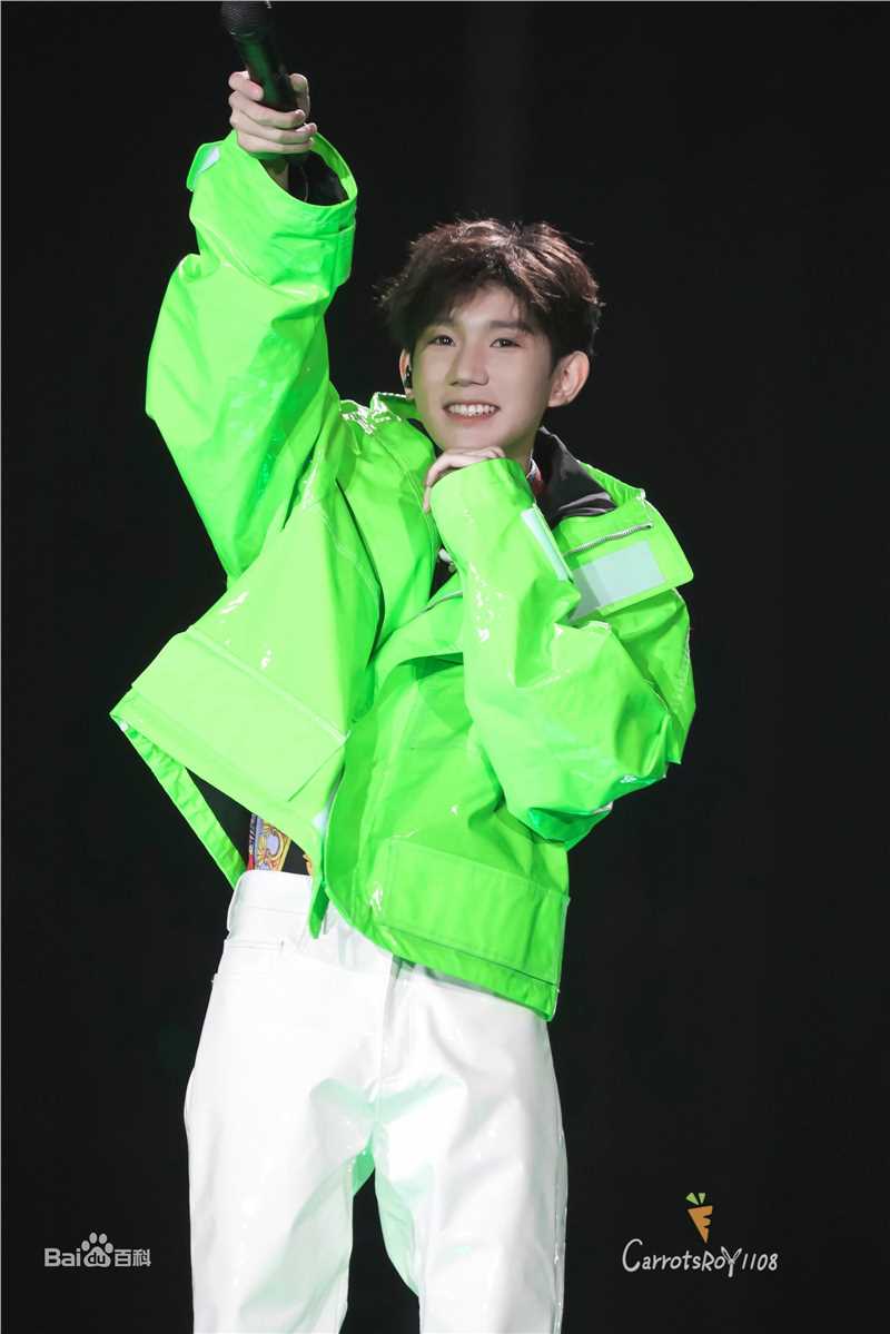 王源(Roy)生日会性感图片图集