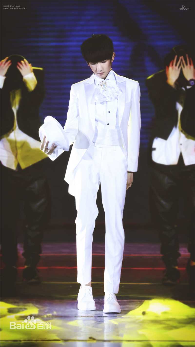 王源(Roy)生日会性感图片图集