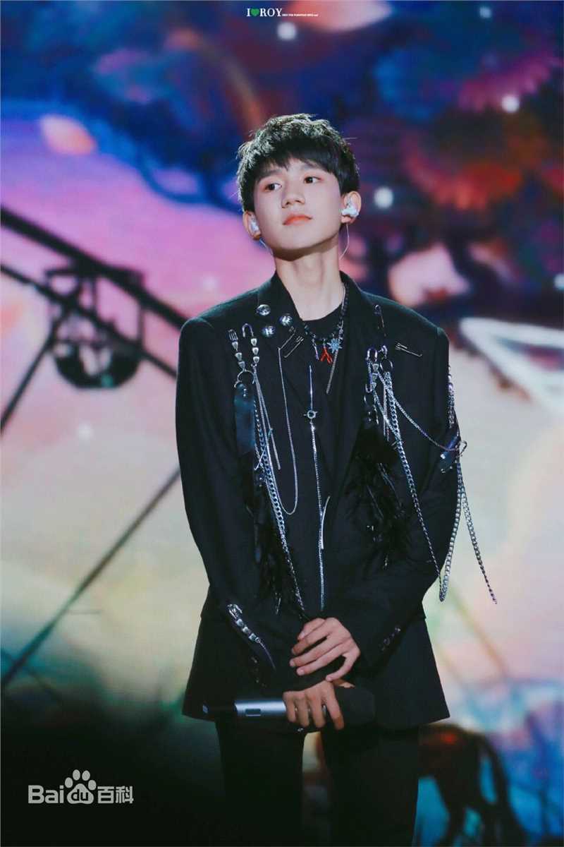 王源(Roy)生日会性感图片图集