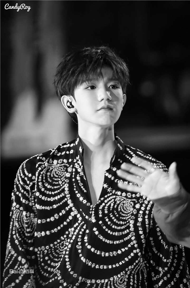 王源(Roy)生日会性感图片图集