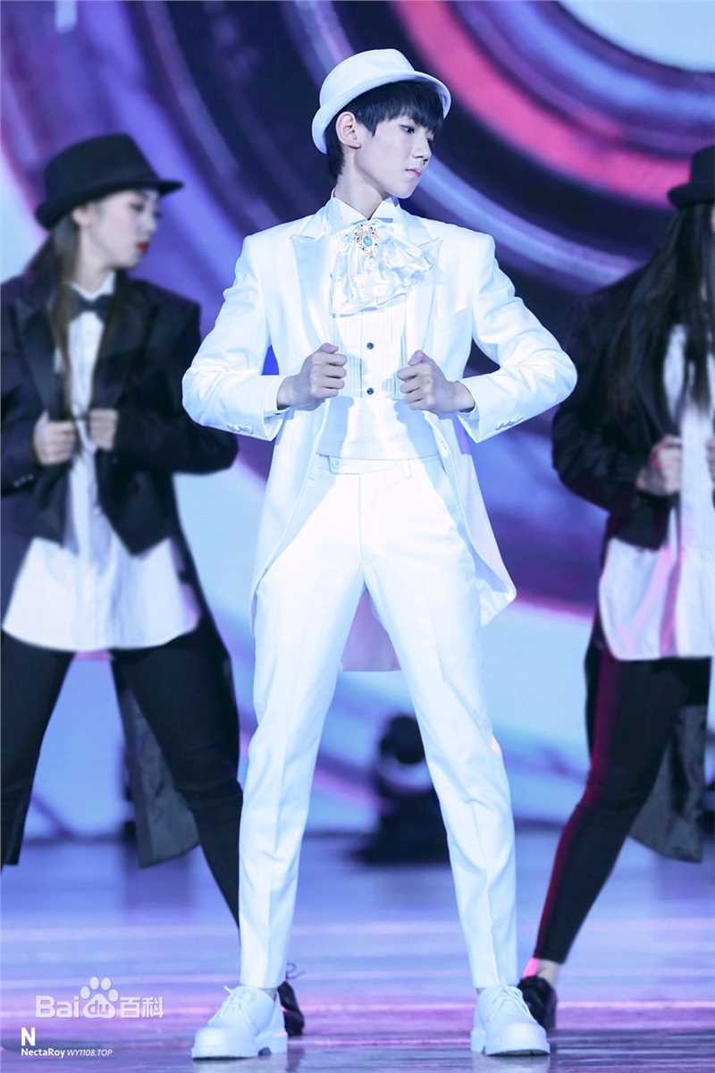 王源(Roy)生日会性感图片图集