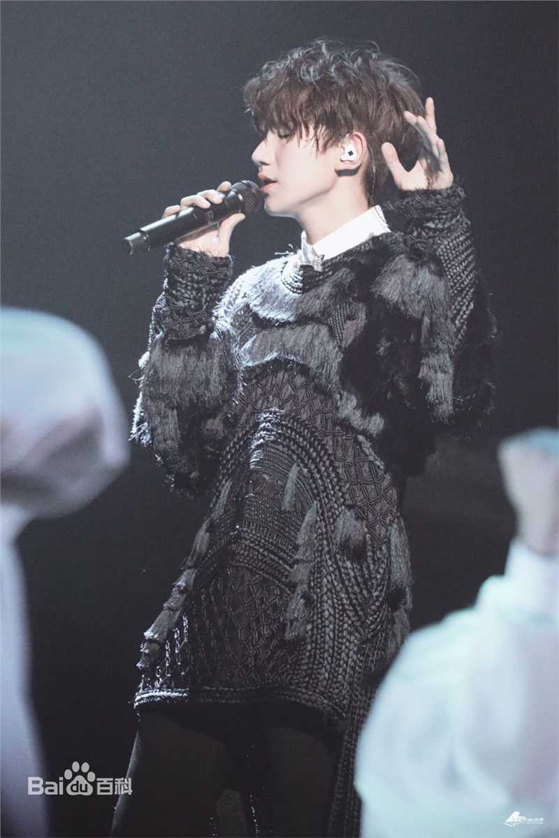 王源(Roy)生日会性感图片图集