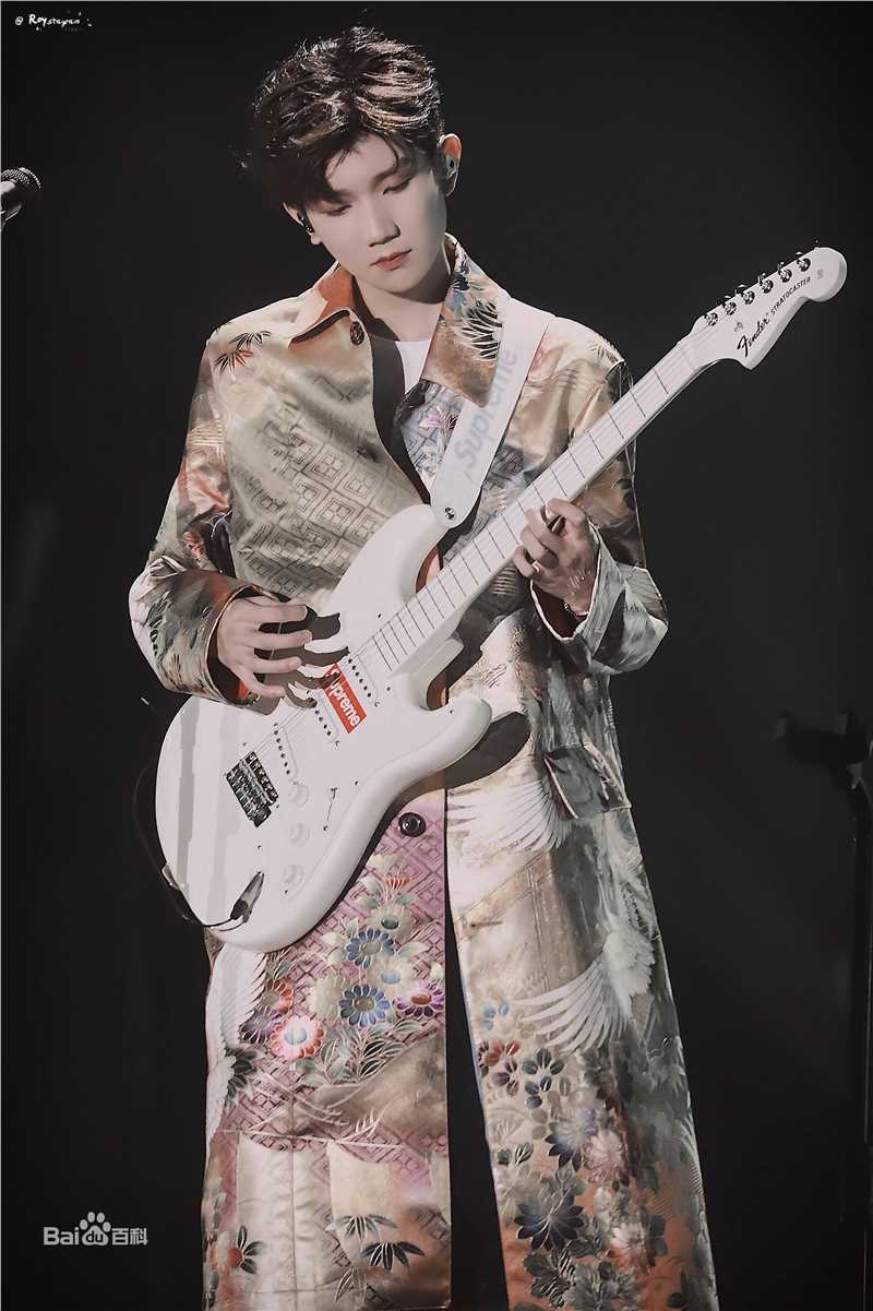 王源(Roy)生日会性感图片图集