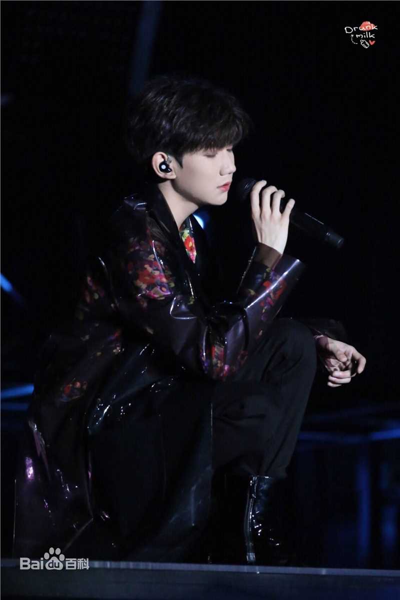 王源(Roy)生日会性感图片图集