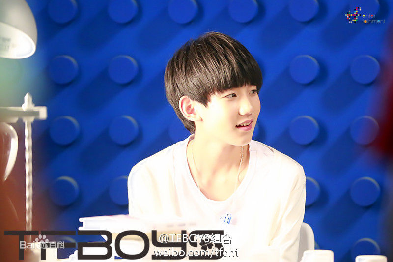 王源(Roy)MV性感图片图集