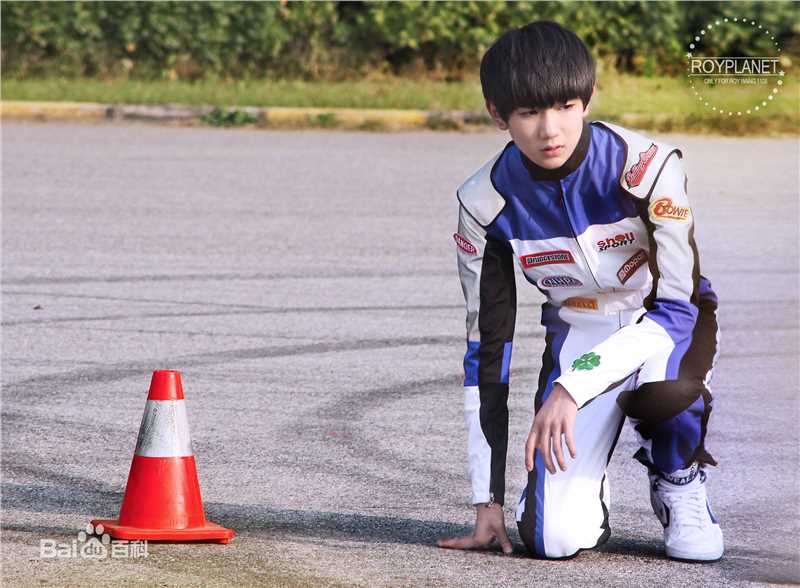 王源(Roy)MV性感图片图集