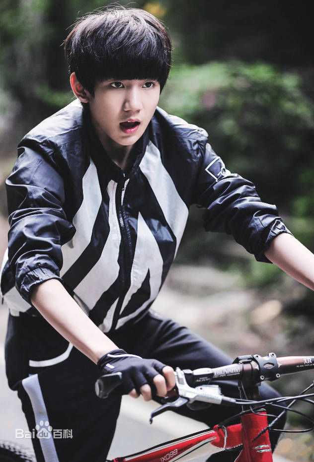 王源(Roy)MV性感图片图集