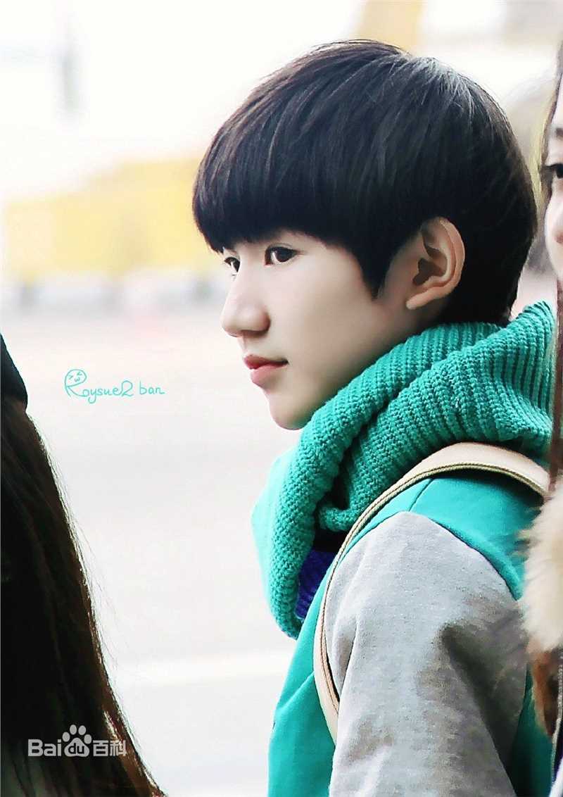 王源(Roy)时尚街拍壁纸壁纸