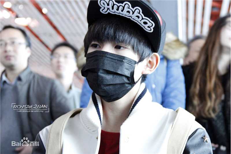 王源(Roy)时尚街拍壁纸壁纸