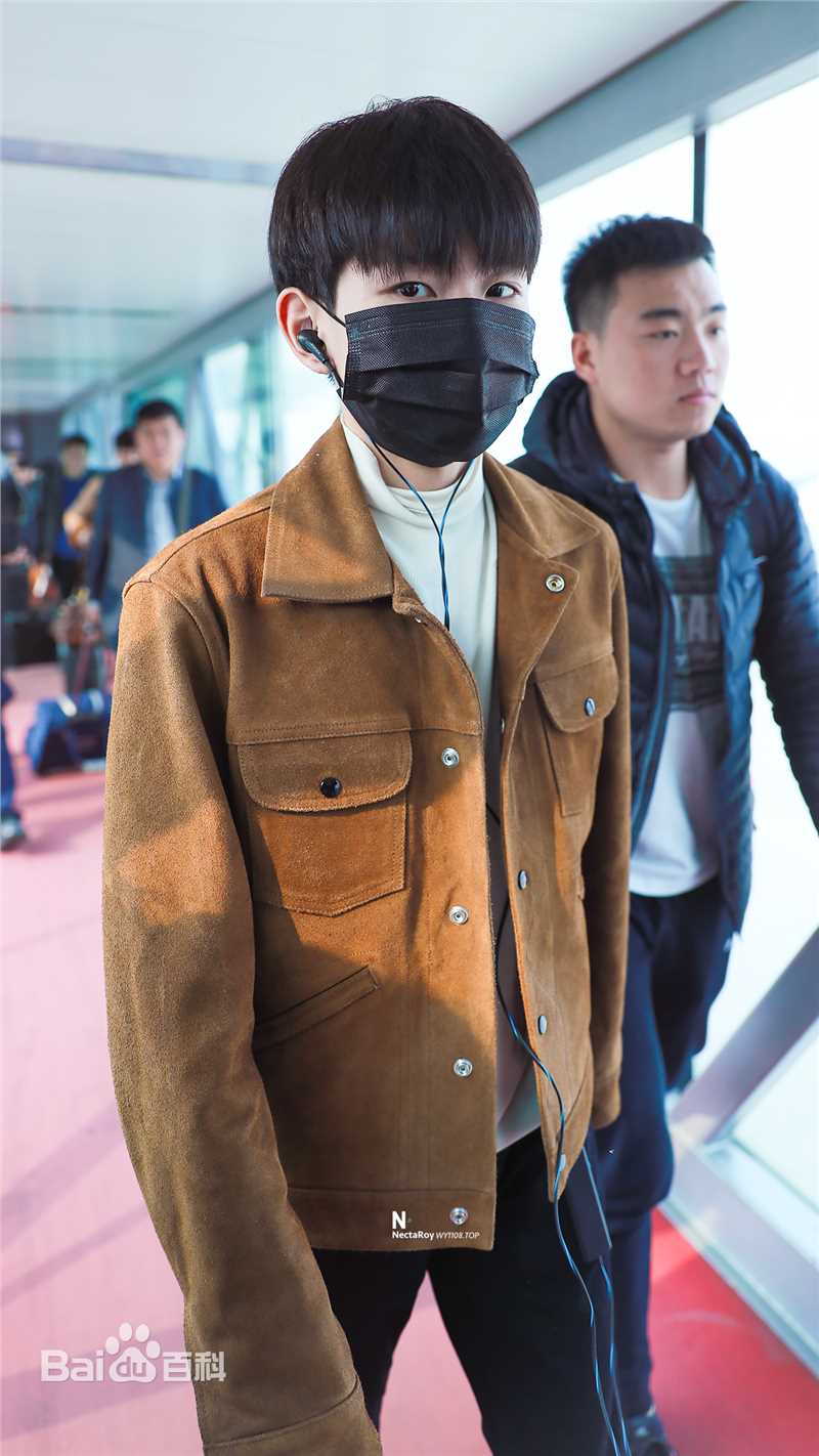 王源(Roy)时尚街拍壁纸壁纸