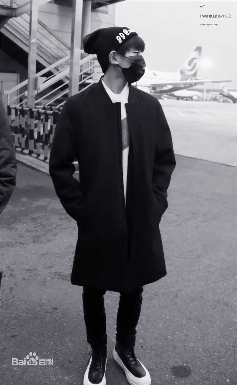 王源(Roy)时尚街拍壁纸壁纸