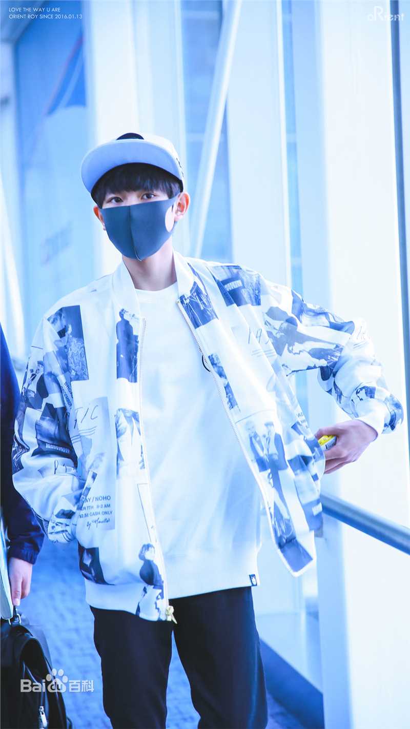 王源(Roy)时尚街拍壁纸壁纸