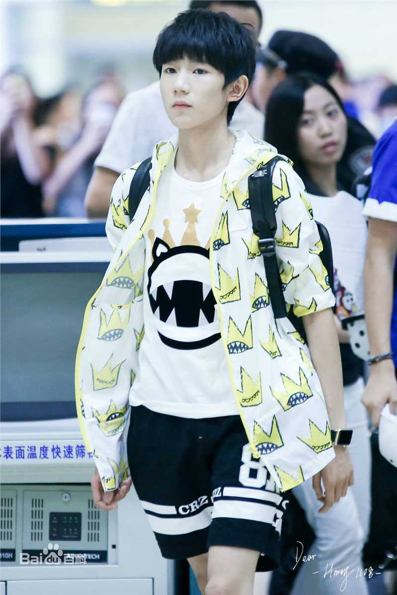 王源(Roy)时尚街拍壁纸壁纸