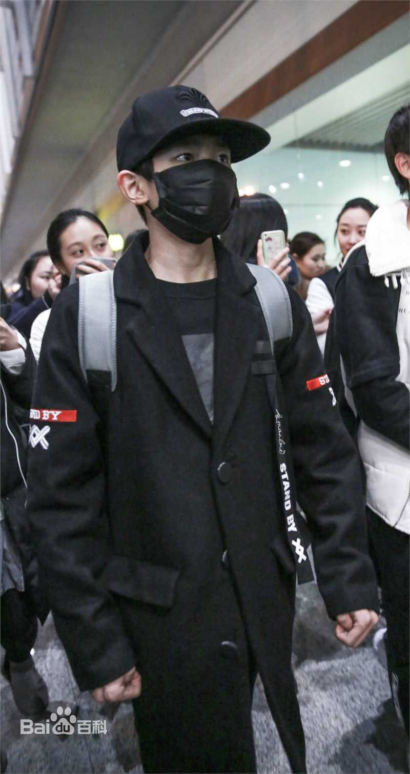 王源(Roy)时尚街拍壁纸壁纸