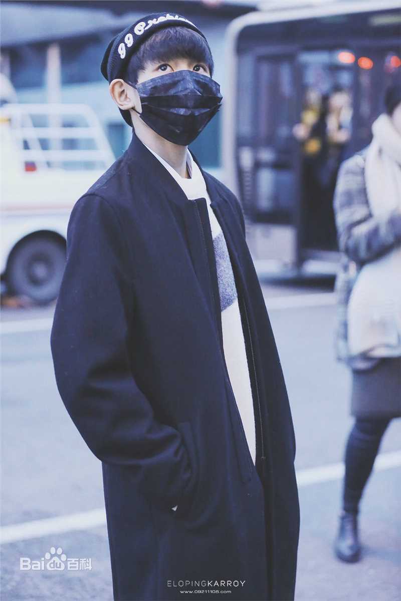 王源(Roy)时尚街拍壁纸壁纸