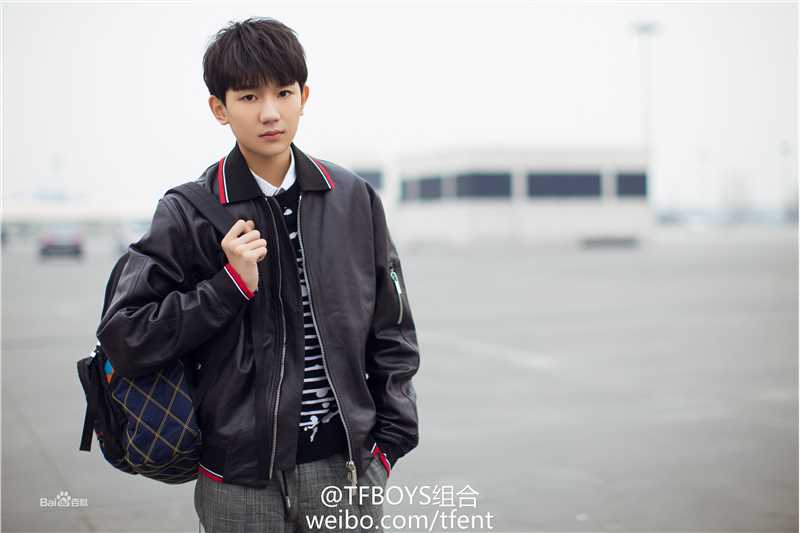 王源(Roy)时尚街拍壁纸壁纸