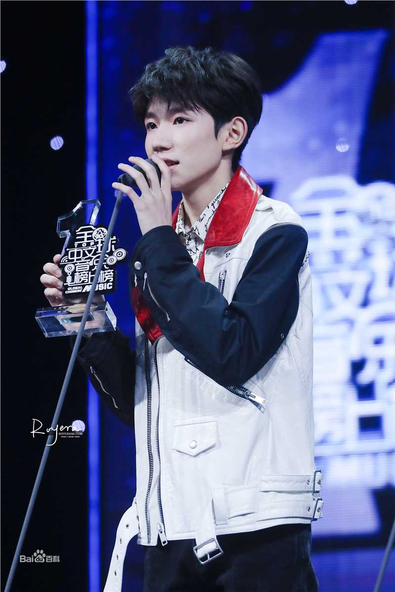 王源(Roy)央视年度最佳原创歌手和年度最佳中文歌曲性感图片图集