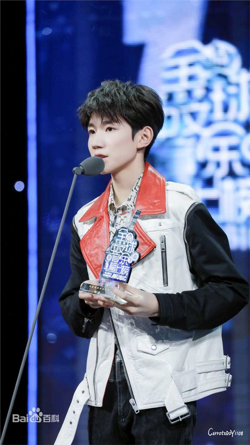 王源(Roy)央视年度最佳原创歌手和年度最佳中文歌曲性感图片图集