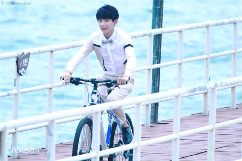 王源(Roy)代言OPPO R9素颜照相册