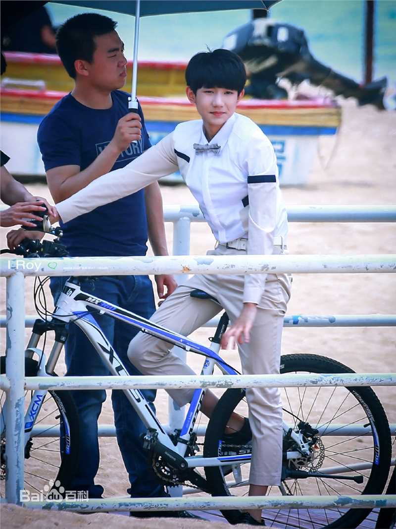 王源(Roy)代言OPPO R9素颜照相册