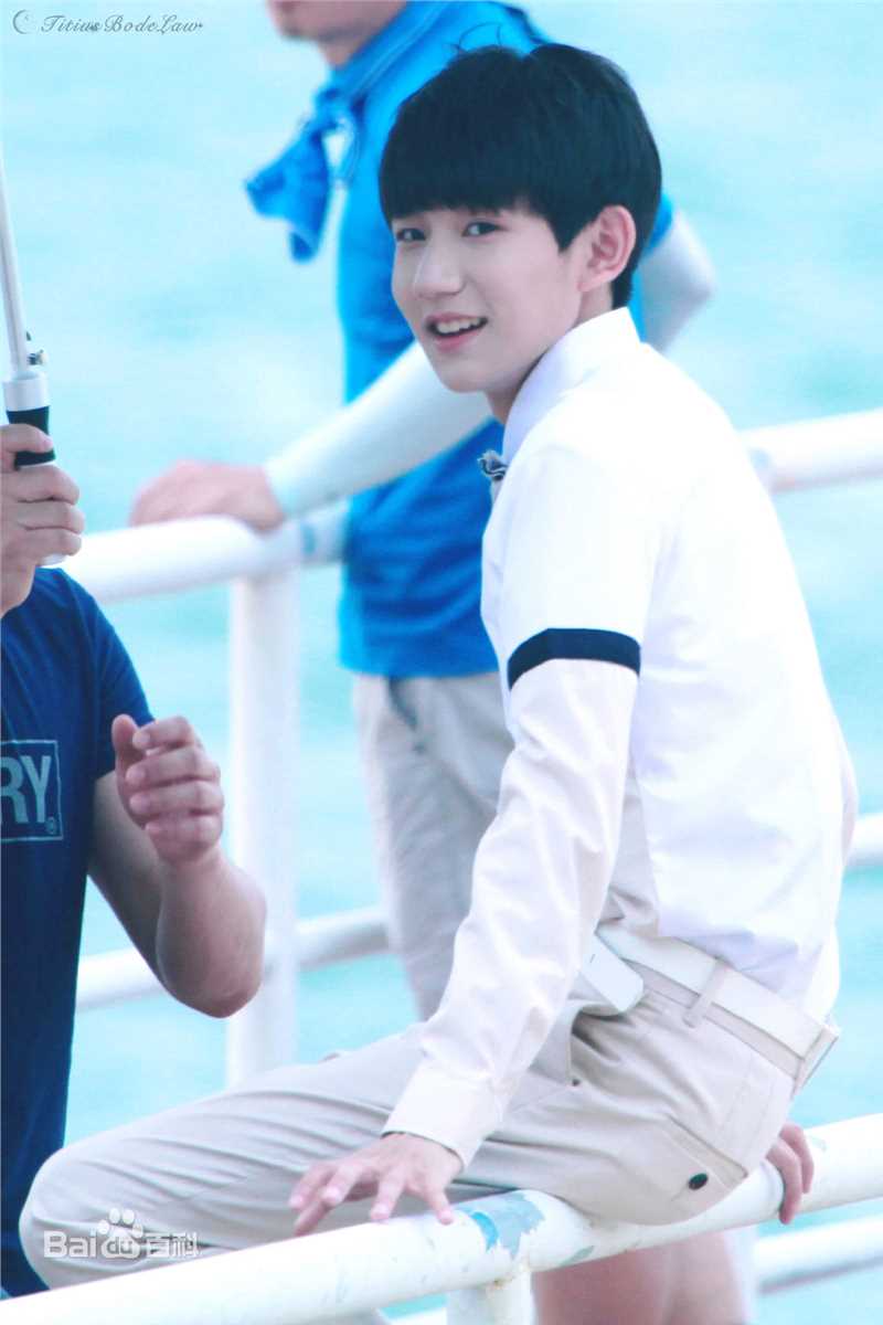 王源(Roy)代言OPPO R9素颜照相册