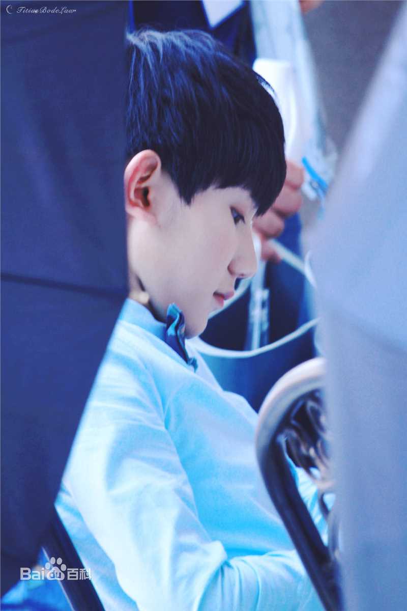 王源(Roy)代言OPPO R9素颜照相册