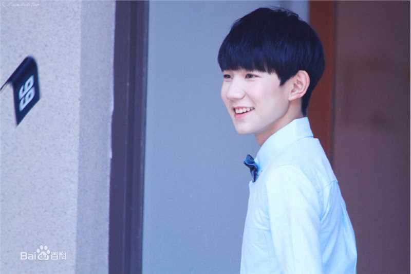 王源(Roy)代言OPPO R9素颜照相册