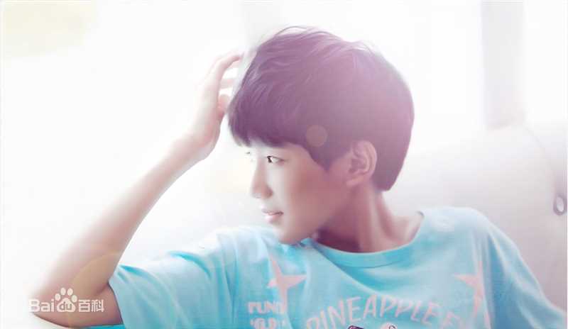 王源(Roy)最新爱出发官方壁纸