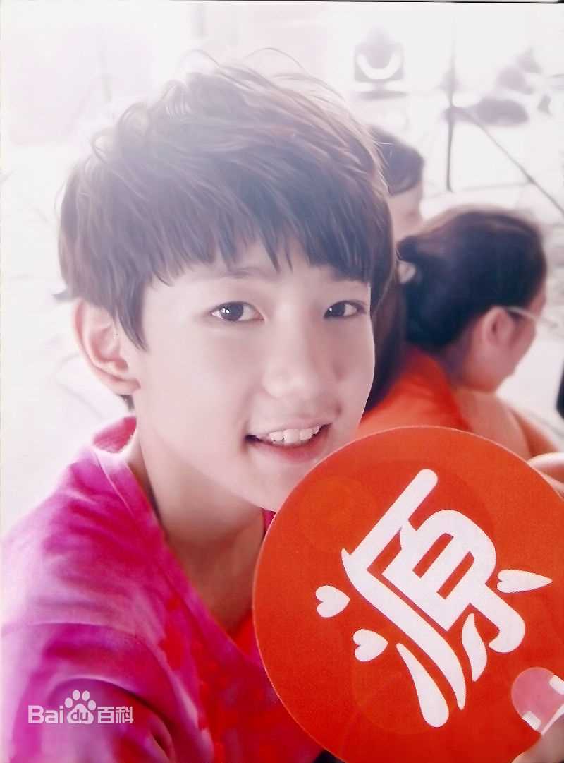 王源(Roy)最新爱出发官方壁纸