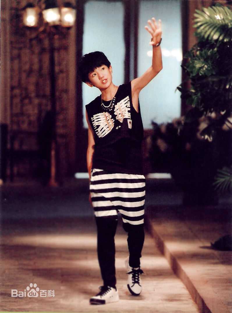 王源(Roy)最新爱出发官方壁纸