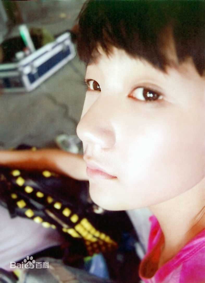 王源(Roy)最新爱出发官方壁纸