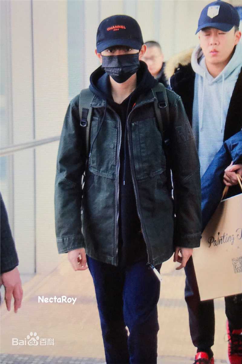 王源(Roy)的机场画报2017生活照