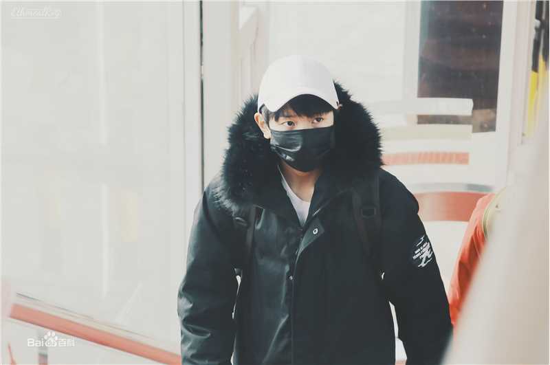 王源(Roy)的机场画报2017生活照