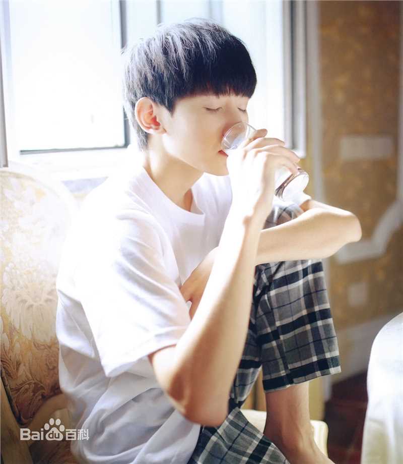 王源(Roy)最全2016官方台历壁纸