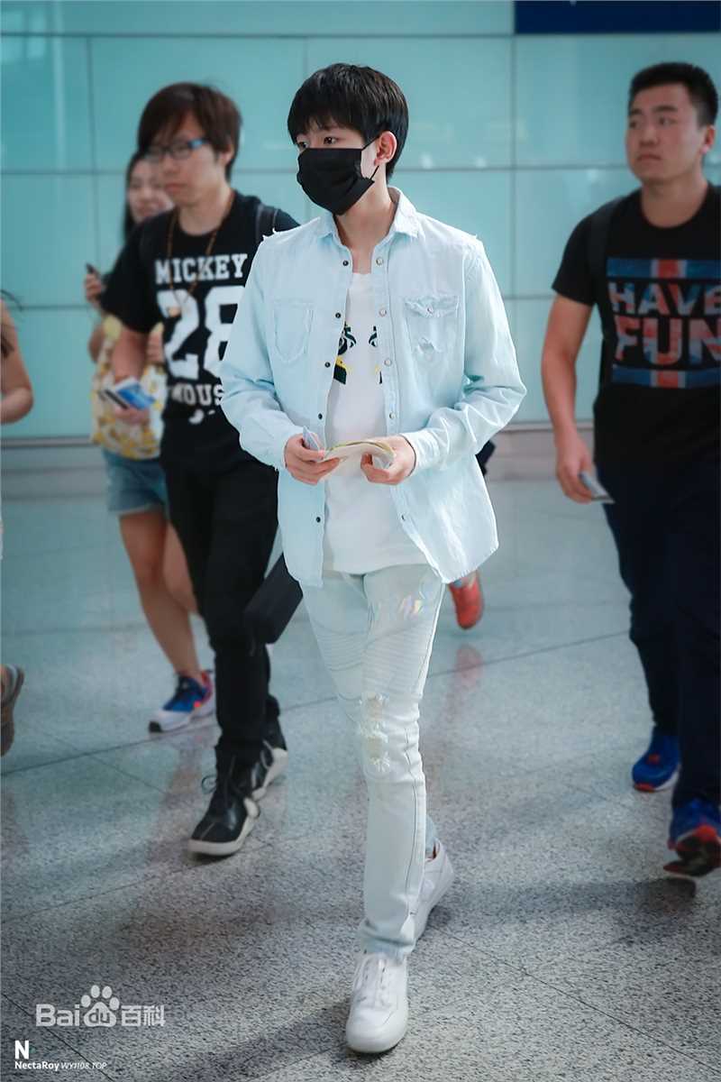 王源(Roy)的机场画报2016素颜照壁纸