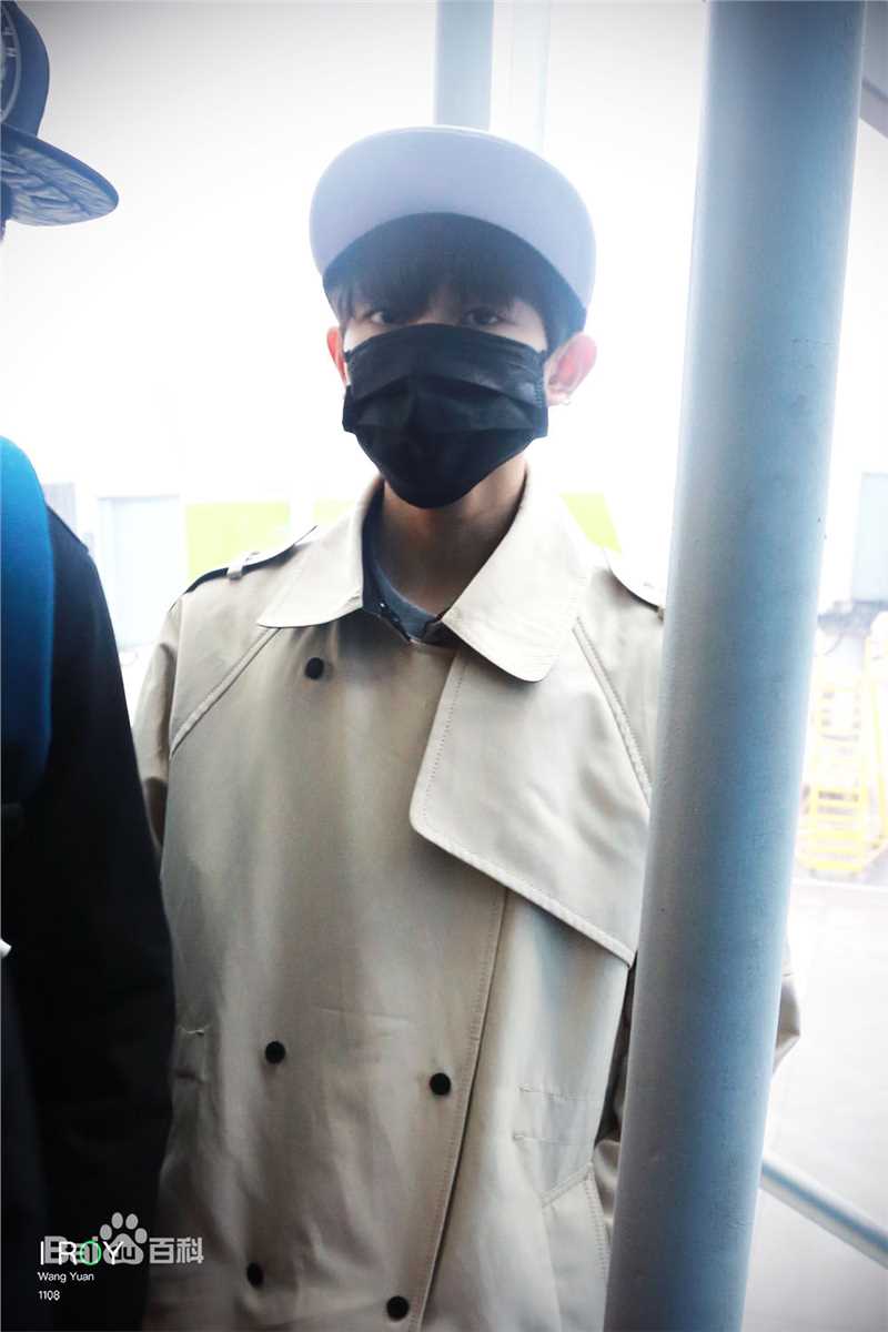 王源(Roy)的机场画报2016素颜照壁纸