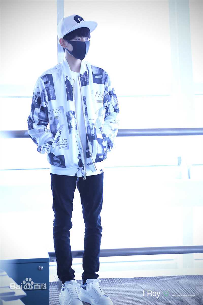 王源(Roy)的机场画报2016素颜照壁纸