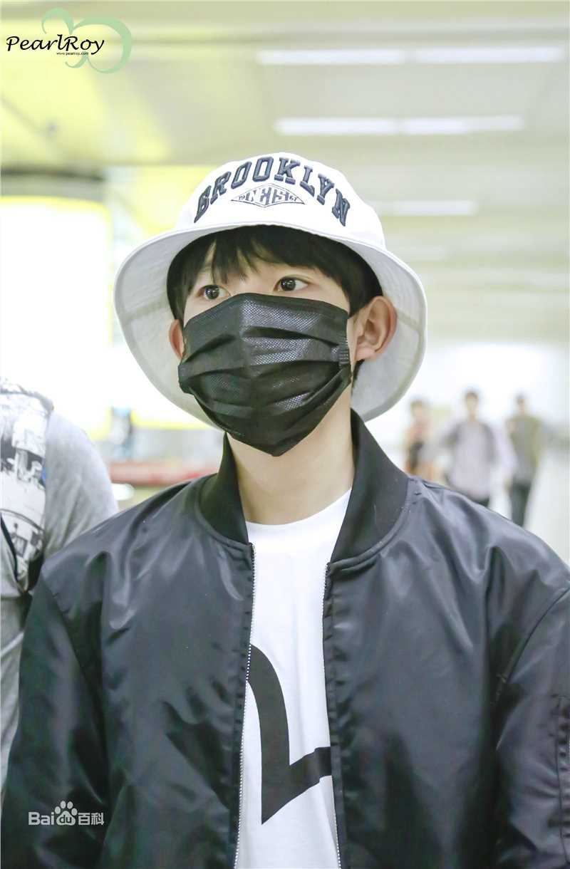 王源(Roy)的机场画报2016素颜照壁纸