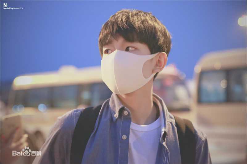 王源(Roy)的机场画报2016素颜照壁纸