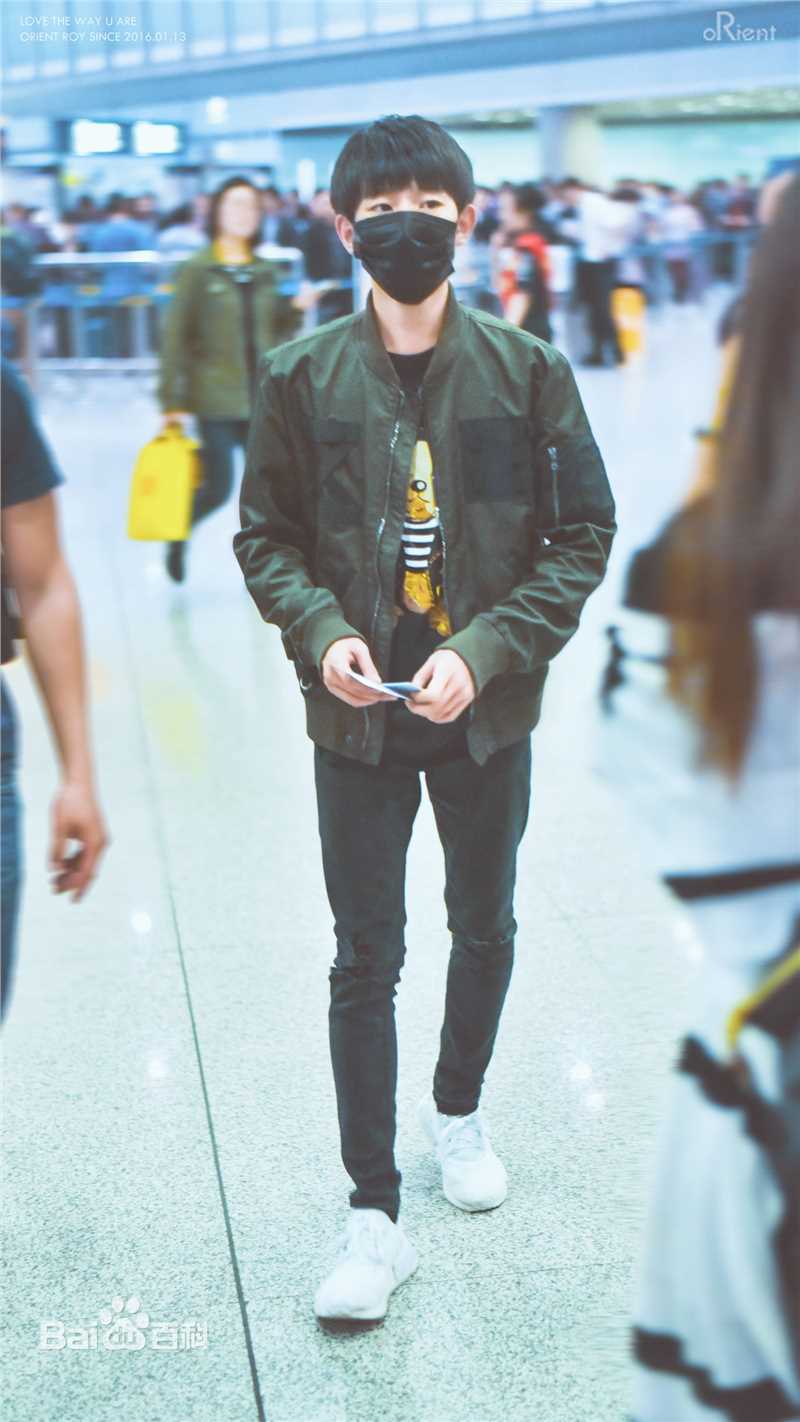 王源(Roy)的机场画报2016素颜照壁纸